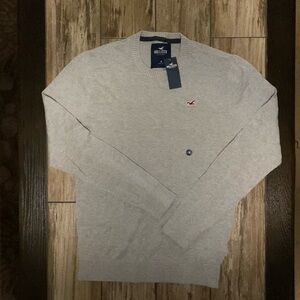 Hollister Men's Light Gray Crewneck Sweater